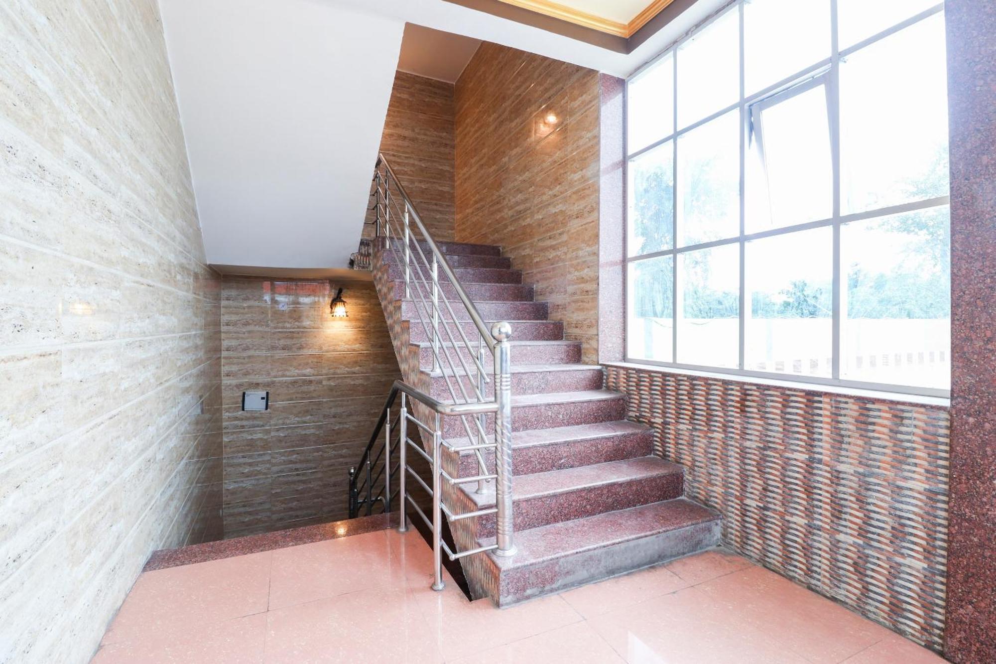 Oyo Hotel Rajendra Khalilabad Kültér fotó